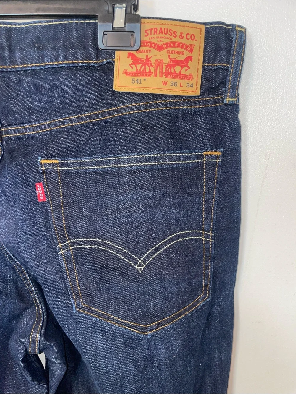 Levis 541 Athletic Taper Jeans Mens 36 x 34 Dark Wash Indigo Blue Denim pants